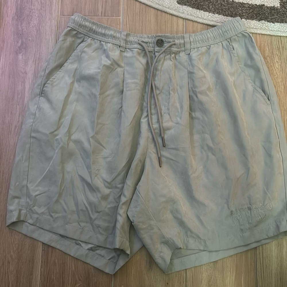 Honor the Gift shorts size XL